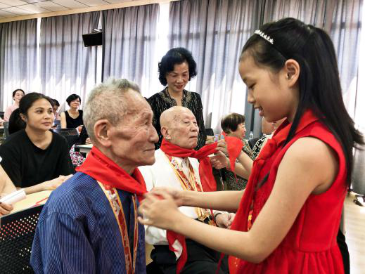 憶往昔崢嶸歲月 唱今朝時代贊歌