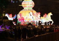 雨中觀燈