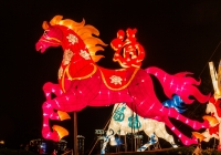 駿馬送福