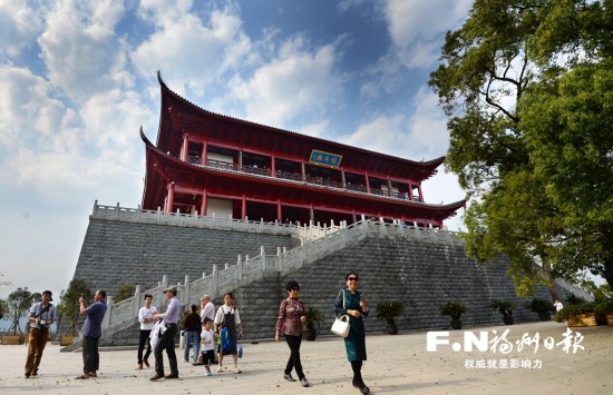 鎮海樓“新妝”迎客　首日吸引5000余人次游覽