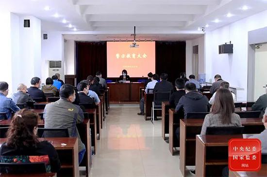中央紀(jì)委的這則通報(bào)，釋放了掃黑除惡的重要信號(hào)