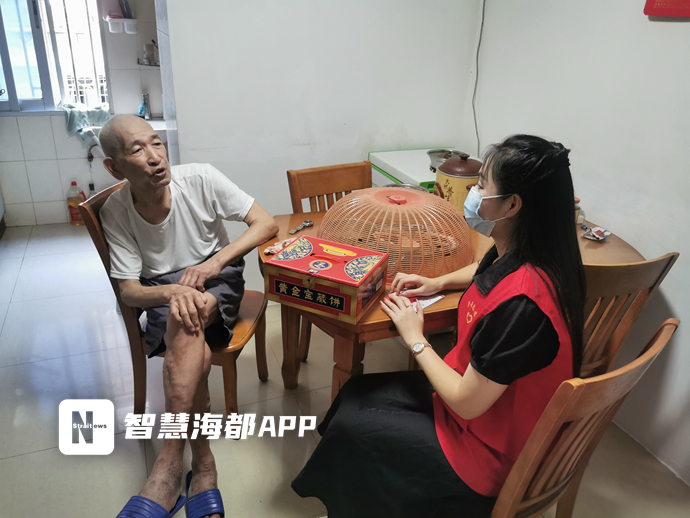 【網絡中國節?中秋】情暖中秋！福州一社區為老人送去了核酸預登記牌