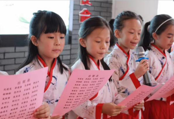 鼓樓區(qū)舉辦“我們的家風(fēng)·八禮四儀”親子閱讀分享會(huì)