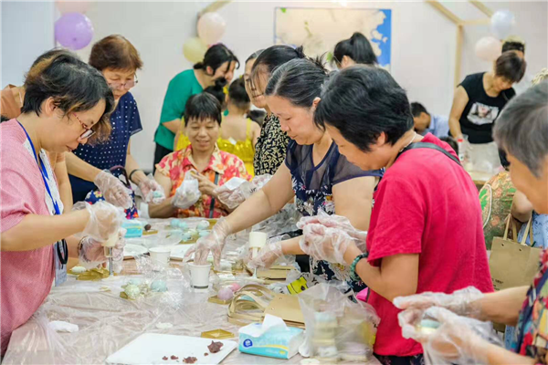 廉潔慶中秋，共話鄰里情
