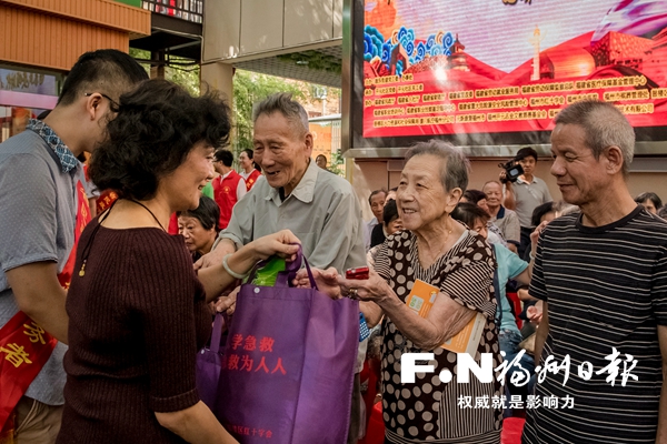 鼓樓區黨建聯盟單位開展慰問活動　慰問社區群眾